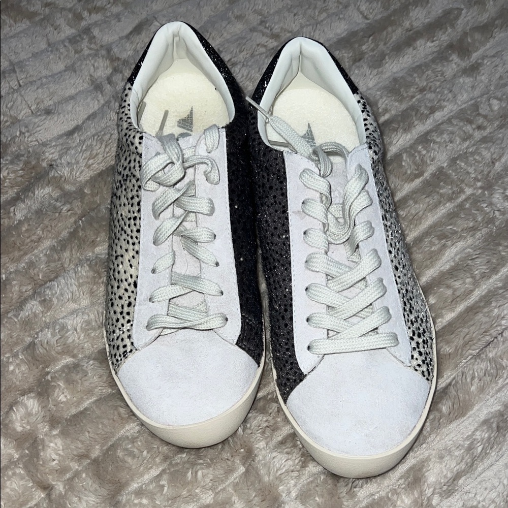 Gola Women's Sneakers in Black and White